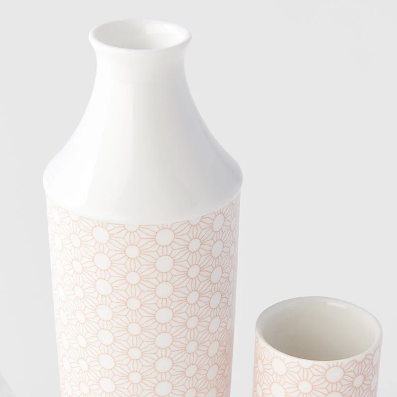 Red asanoha sake jug & 2 cups wooden boxed sake set - Image 2