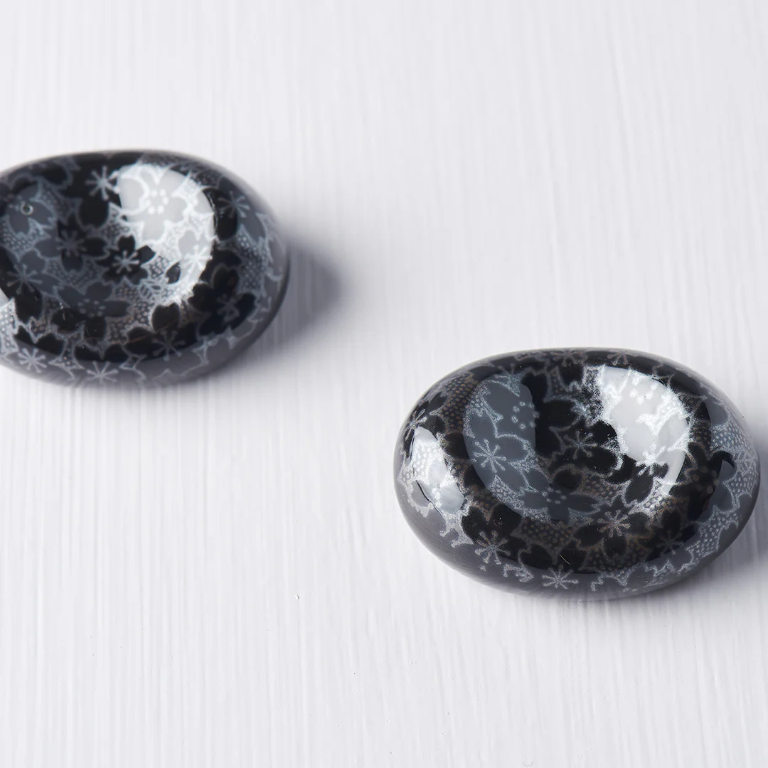 Black Sakura chopstick pebble rest - Image 4
