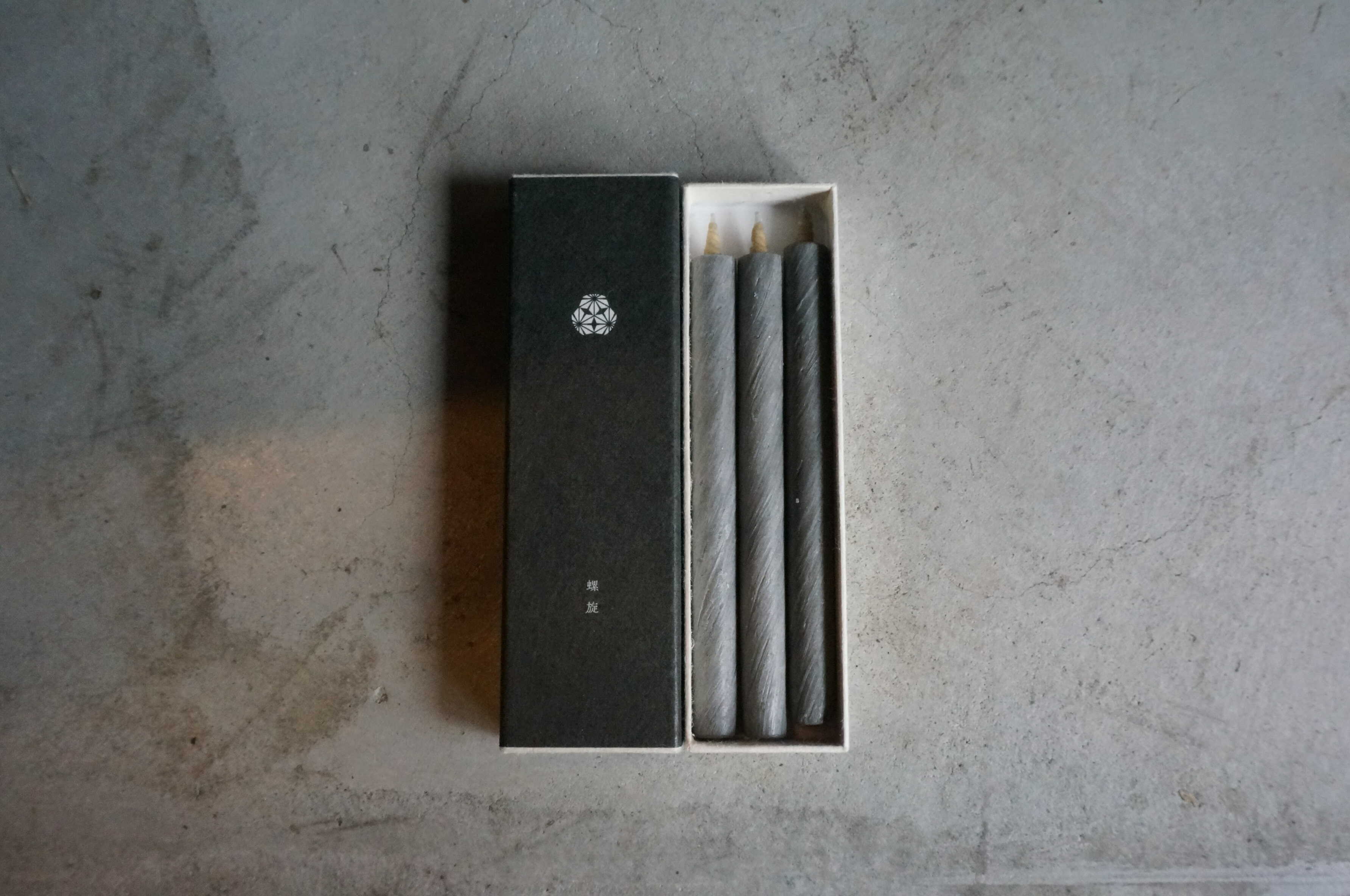 Cosmic Hemp & Charcoal "Warosoku" Candle