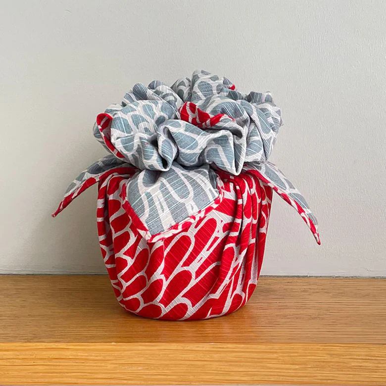 Furoshiki Isa monyo Reversible - Chrysanthemum Red Blue 48cm - Image 3
