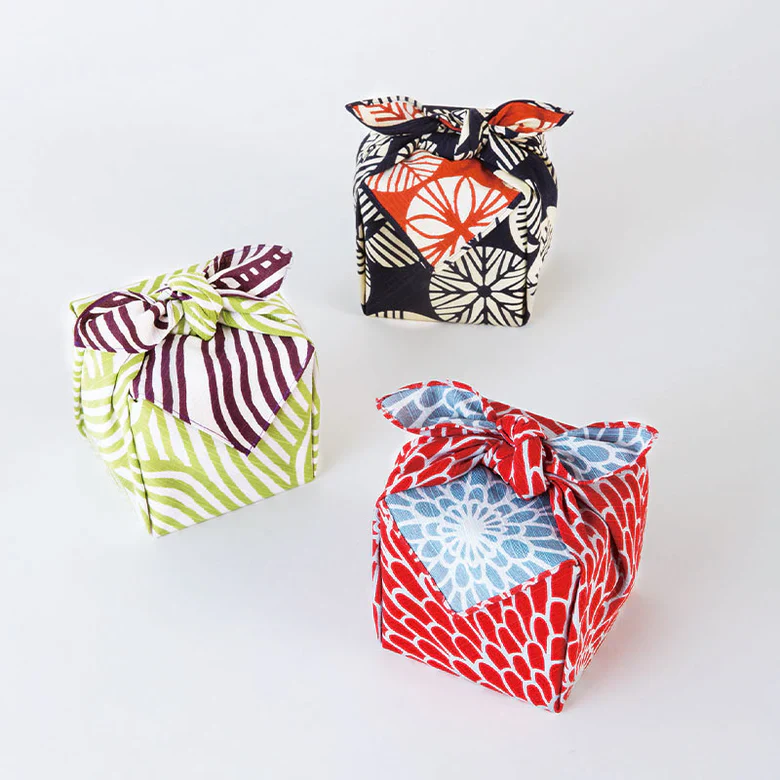 Furoshiki Isa monyo Reversible - Chrysanthemum Red Blue 48cm - Image 4