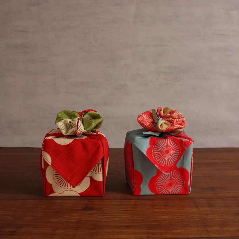 Furoshiki Isa monyo Reversible - Japanese Apricot Red Green 48cm - Image 4