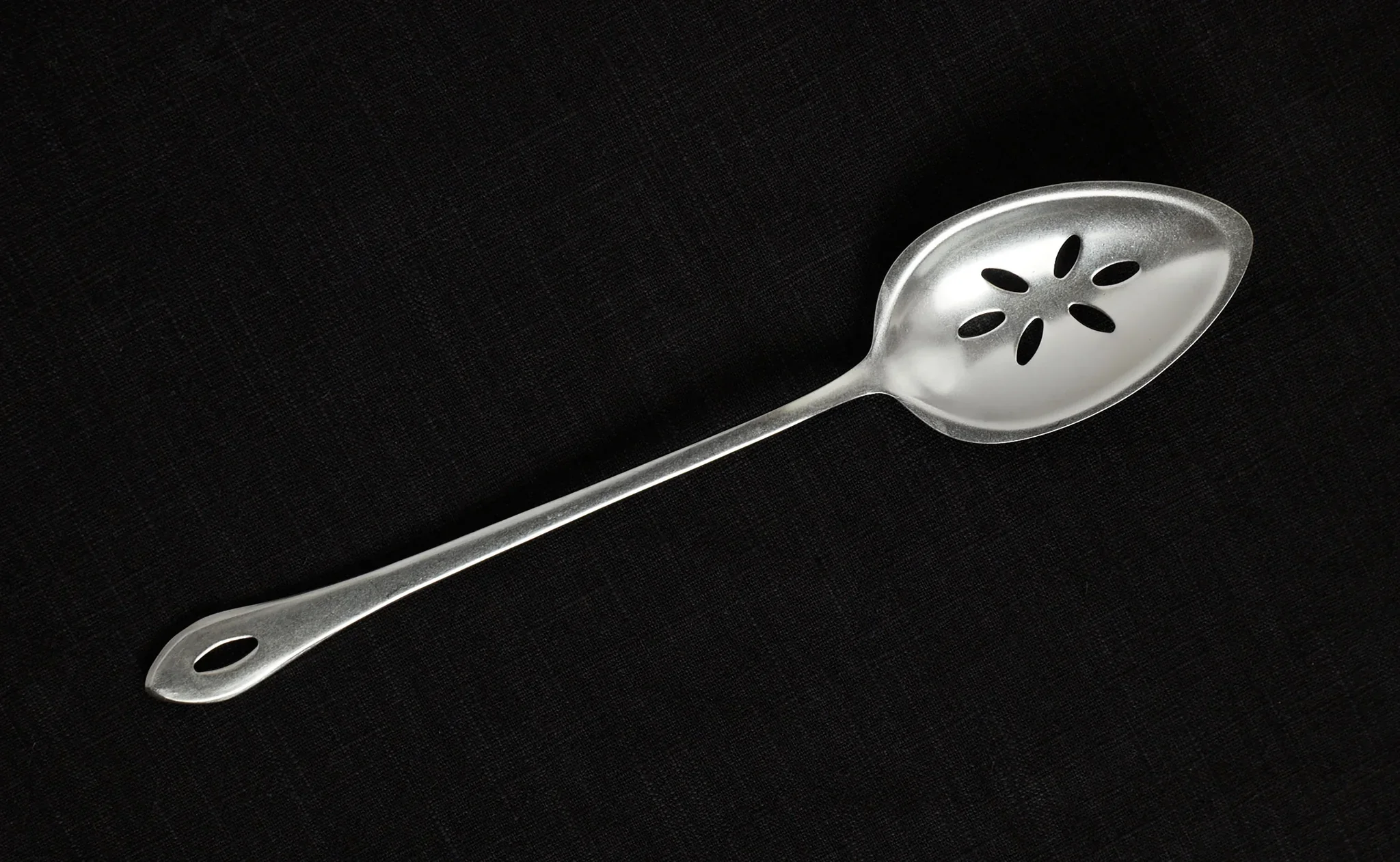 Gestura Stainless Steel Slotted Serving Spoon 23.5cm - Image 4