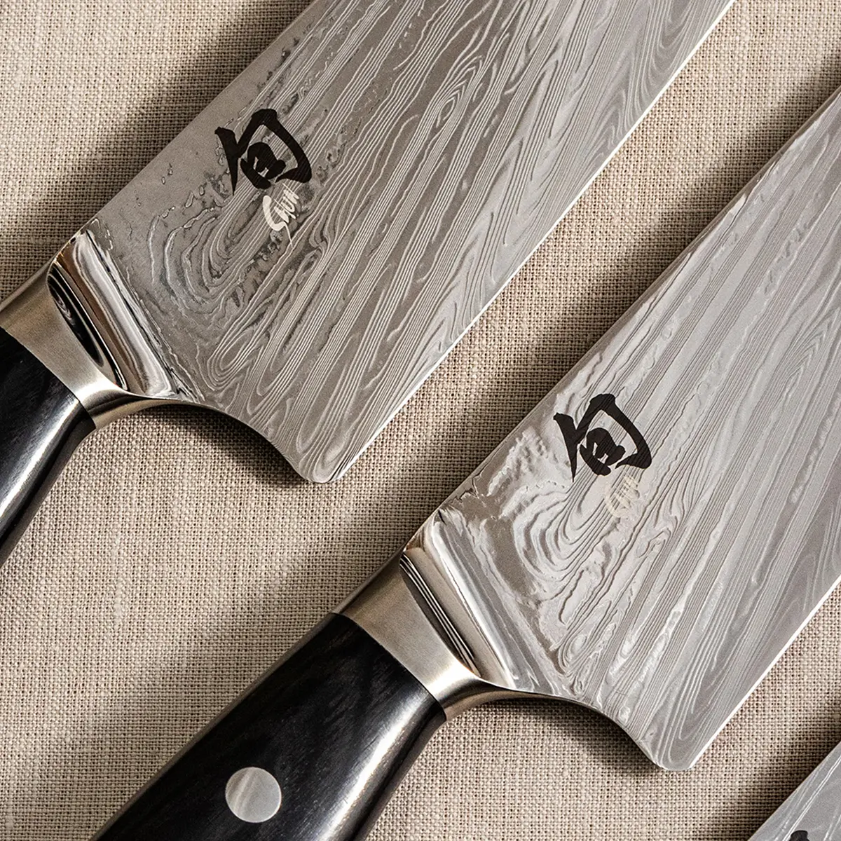Kai Shun Nagare Black Santoku Knife 18cm - Image 3