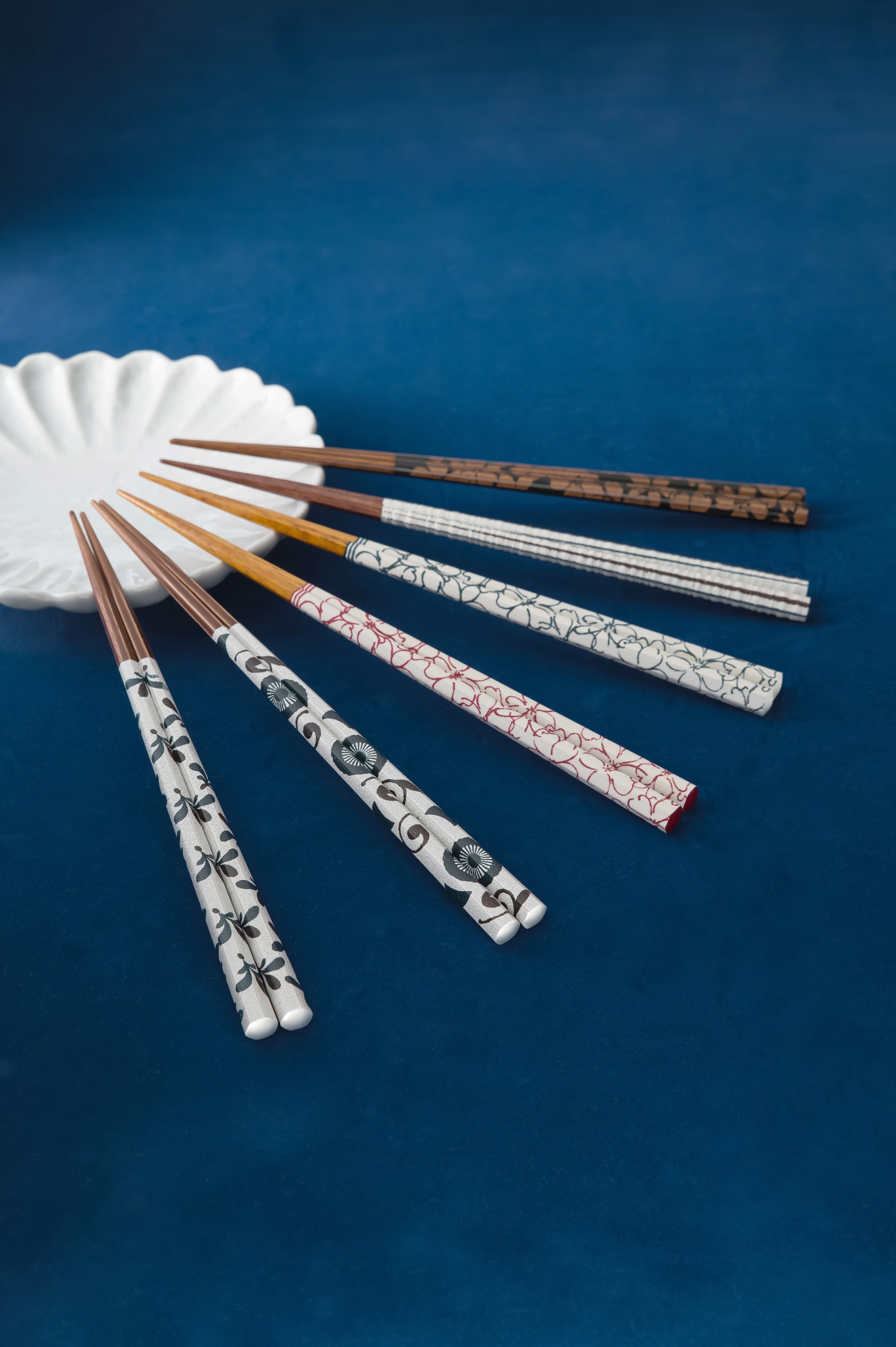 Kawai Kurabi Indigo Blossom Chopsticks 23cm - Image 4