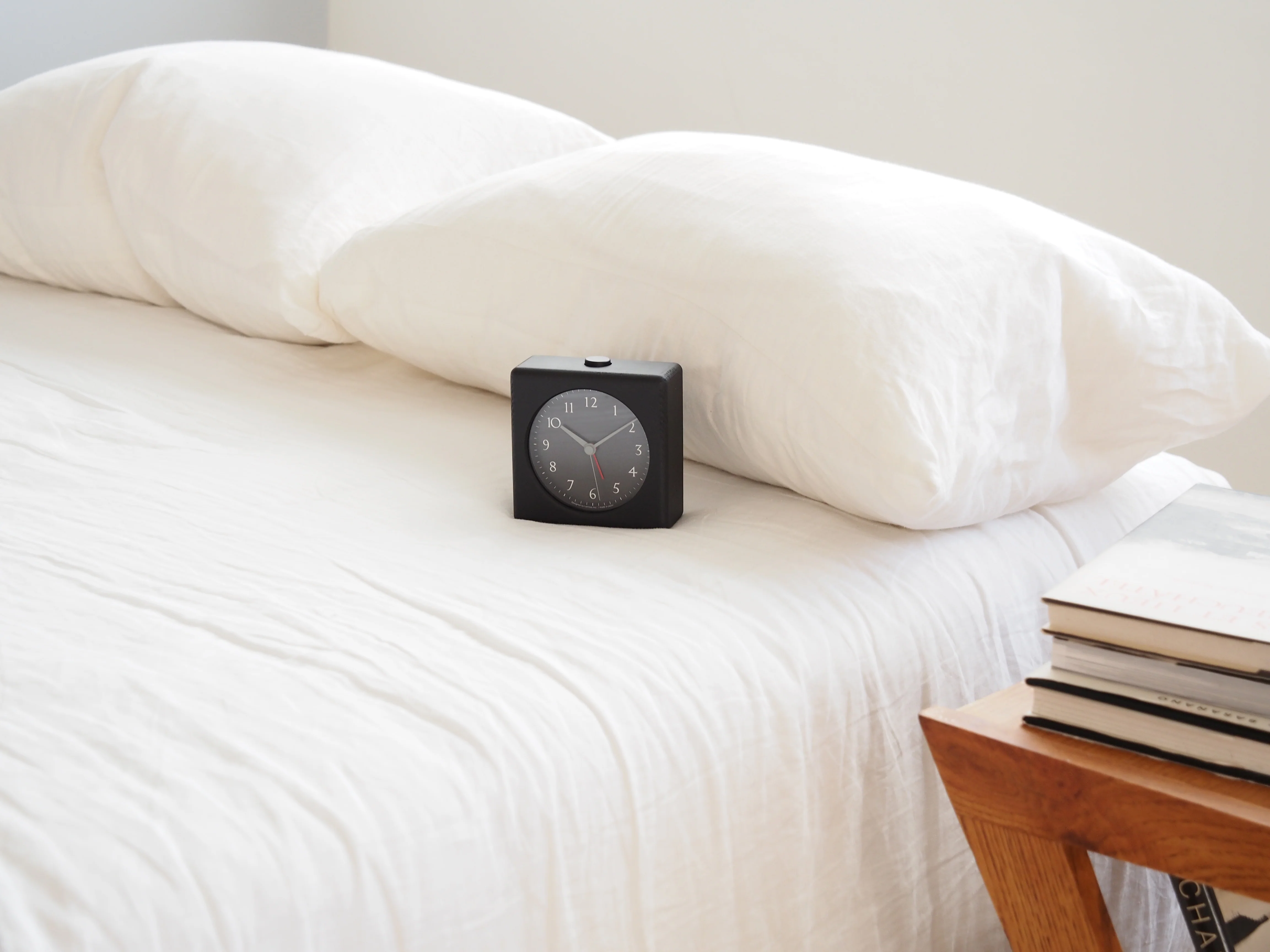 Lemnos kanon Japanese Designer Alarm Clock - Black - Image 5