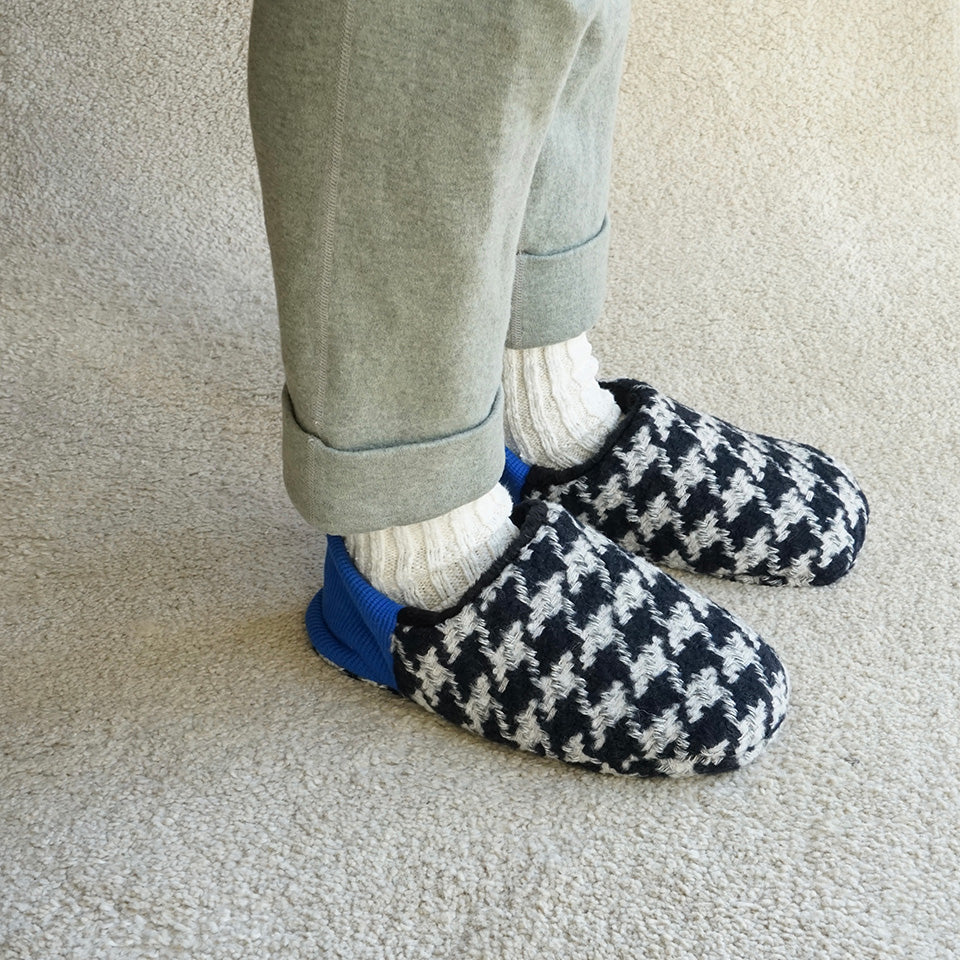 Merippa Houndstooth Check Tweed x Fur Blue Japanese Slippers - Image 4
