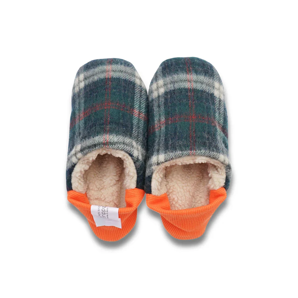 Merippa Shaggy Tartan x Quilted Boa Green Japanese Slippers - Image 2