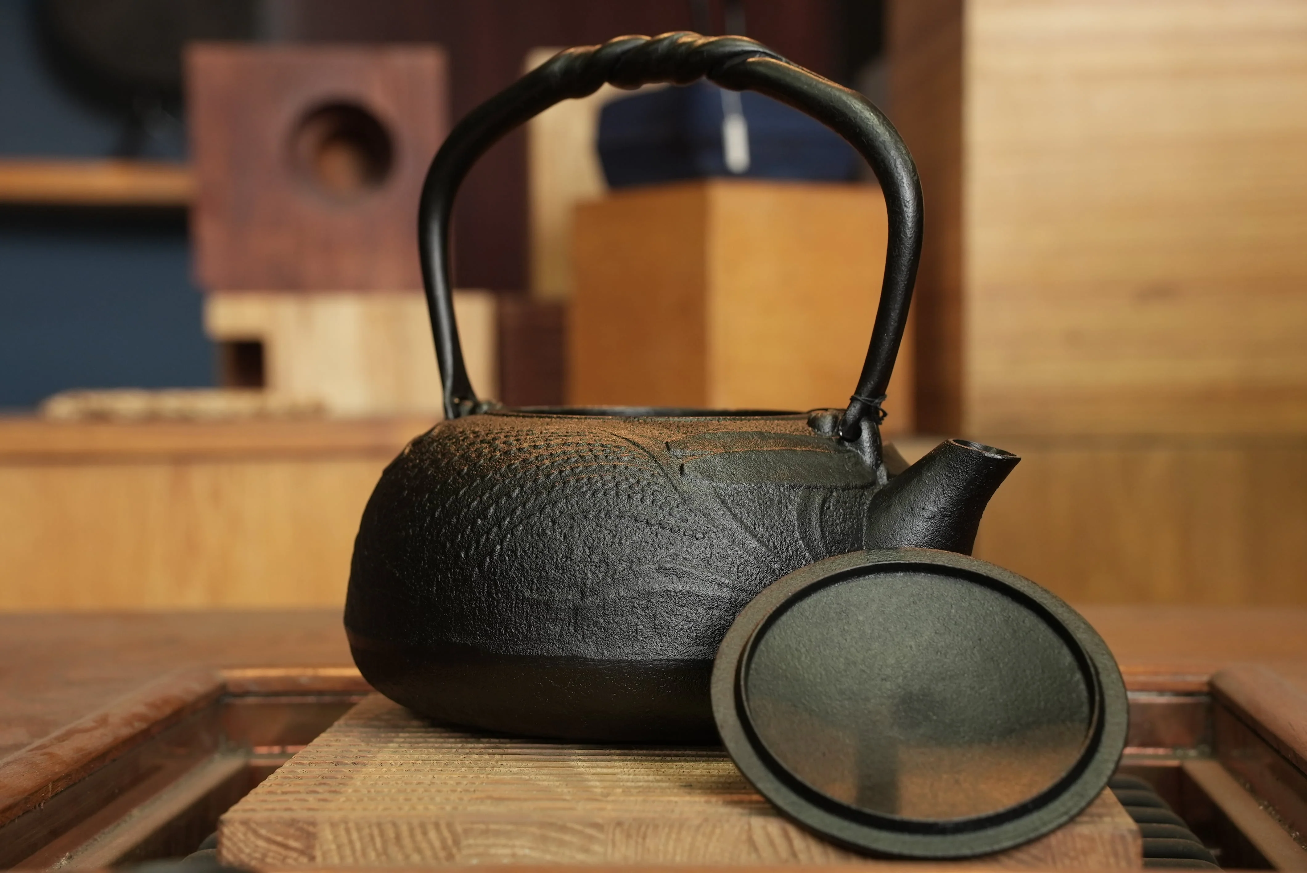 Nambu Cast Iron Dragonfly Kettle 1200ml - Image 2