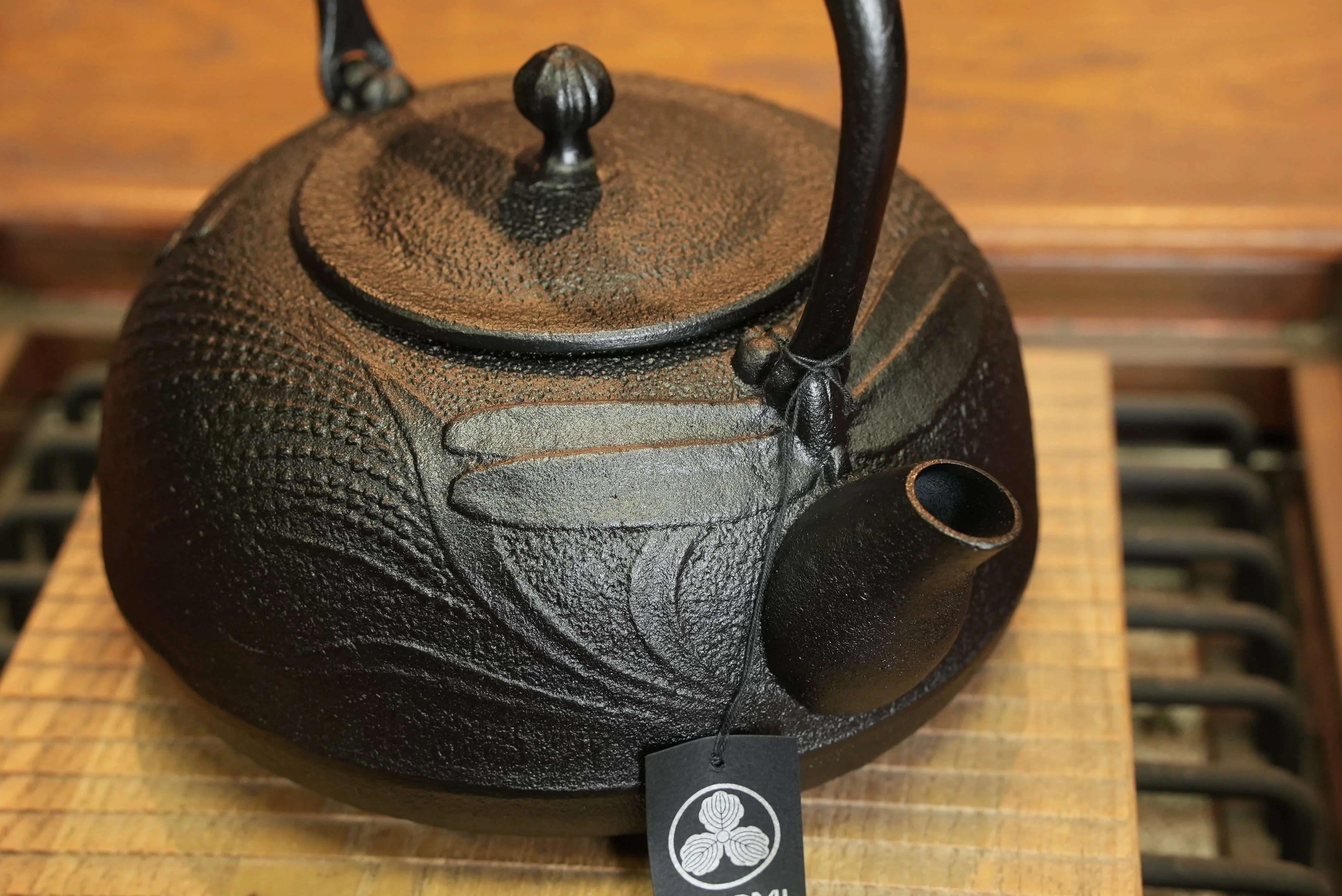Nambu Cast Iron Dragonfly Kettle 1200ml - Image 4