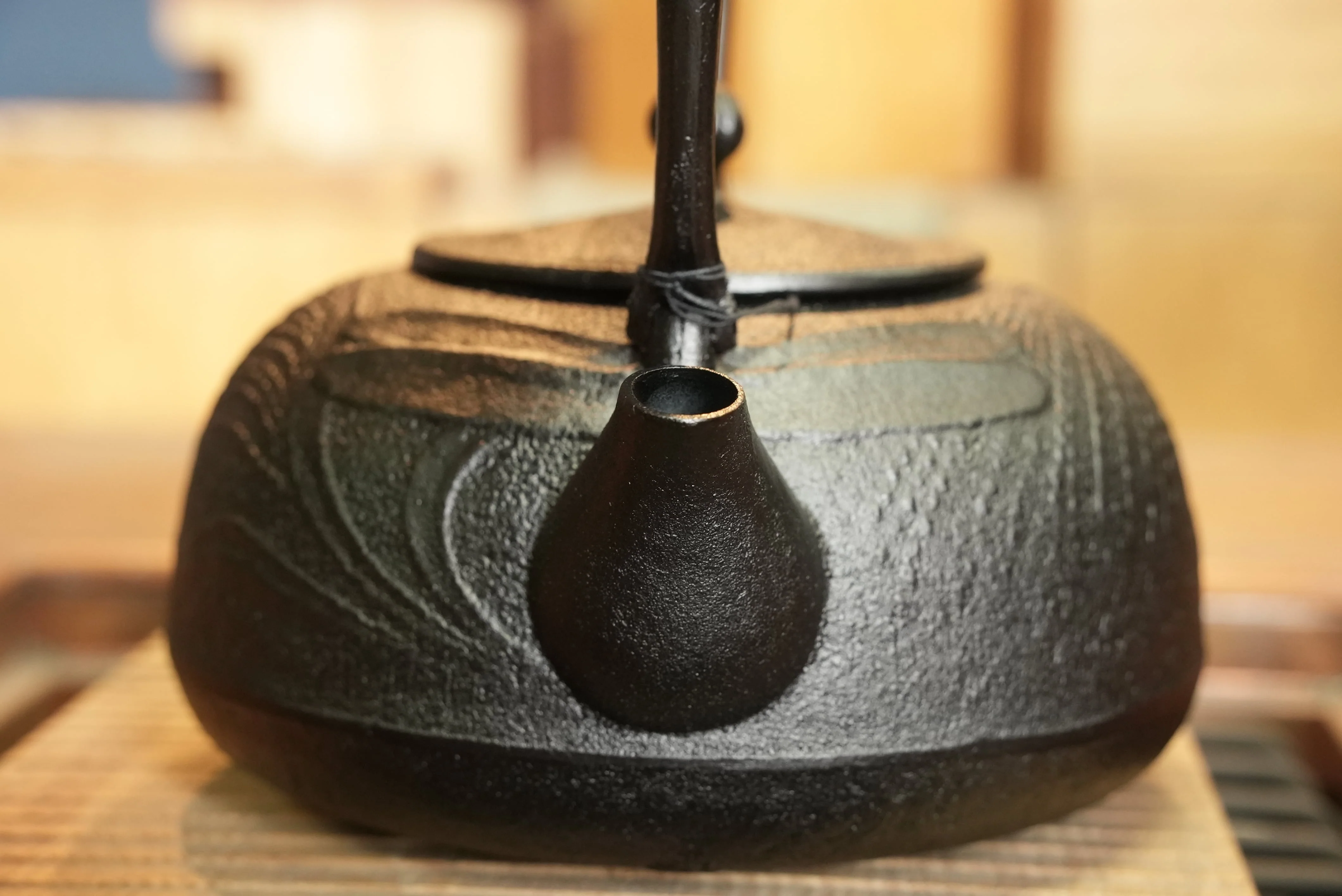 Nambu Cast Iron Dragonfly Kettle 1200ml - Image 6