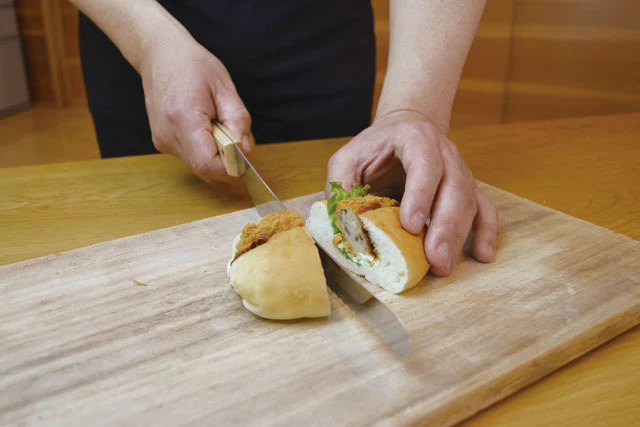 Tomita Style Wavy Bread Knife 30.5cm - Image 3