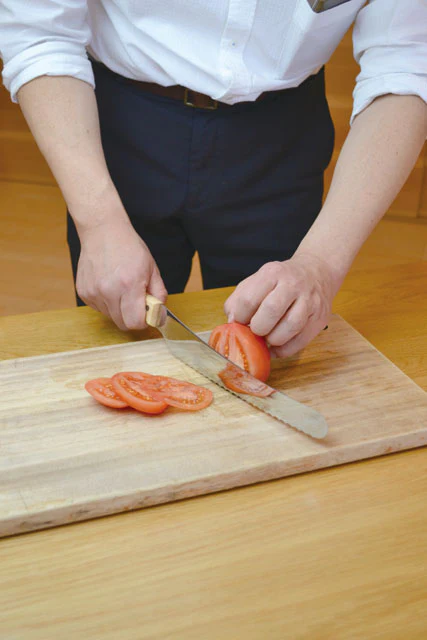 Tomita Style Wavy Bread Knife 30.5cm - Image 4