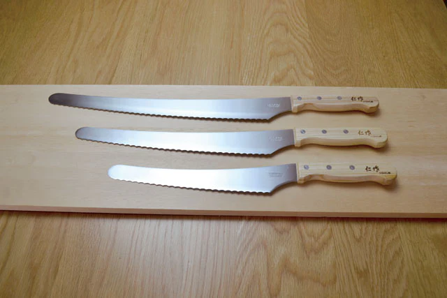 Tomita Style Wavy Bread Knife 30.5cm - Image 5