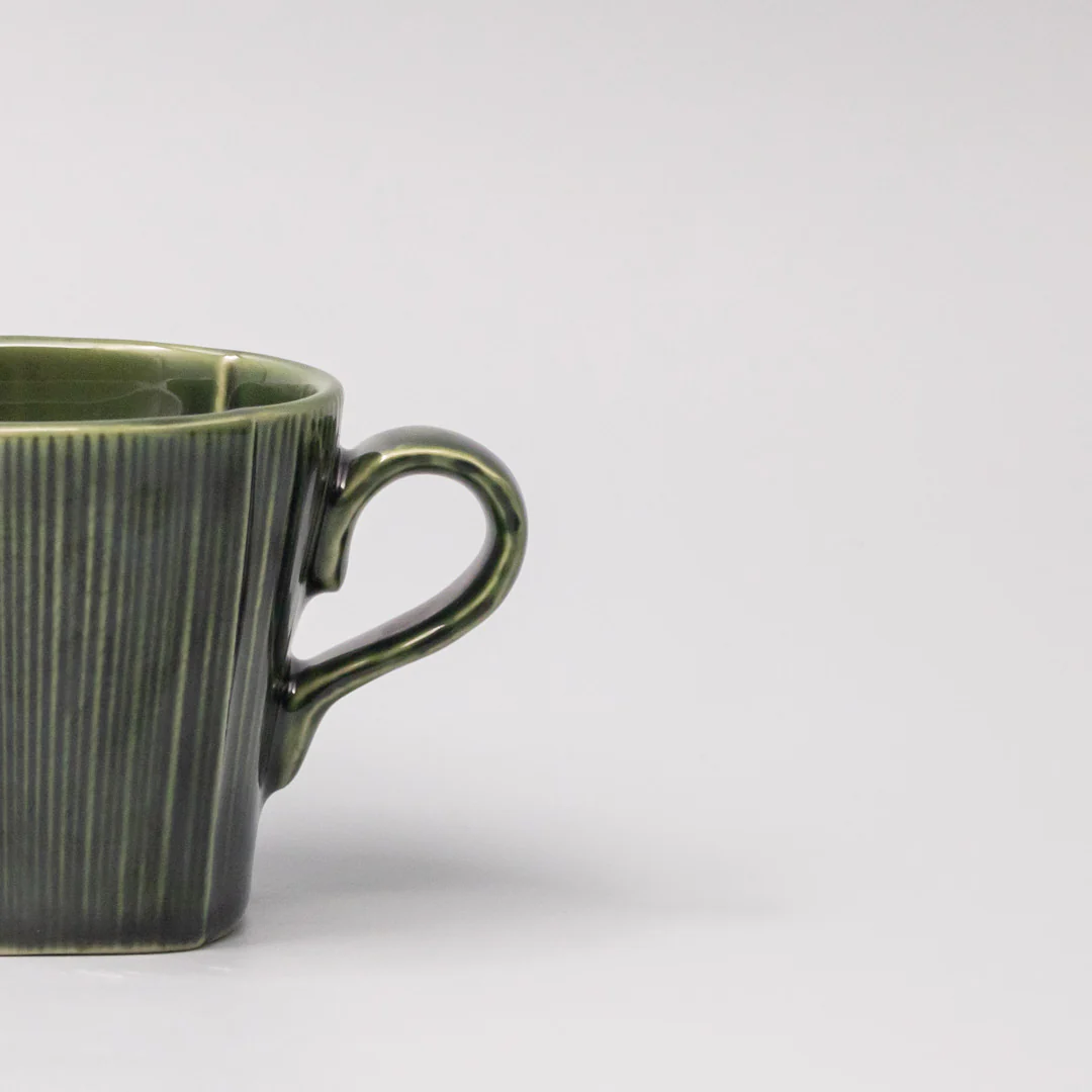 Reeded Oribe green mug with handle 190ml - Image 2