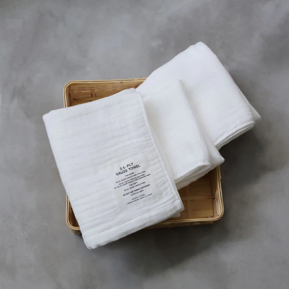 Shinto 2.5 ply gauze bath towel medium white 58 x 100cm - Image 2