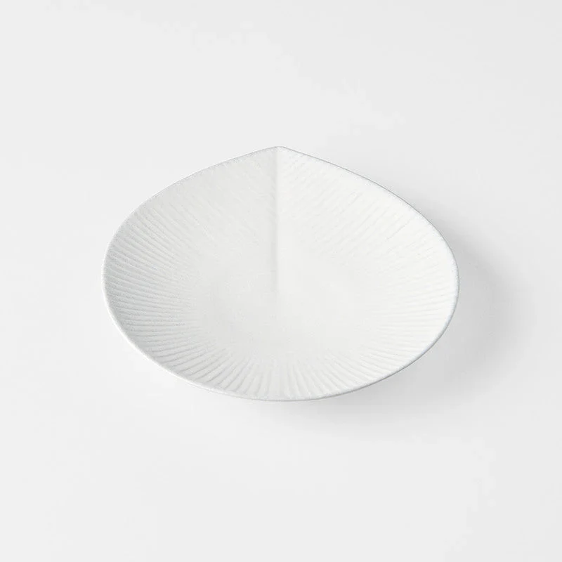 Snow Leaf small rounded plate 17cm