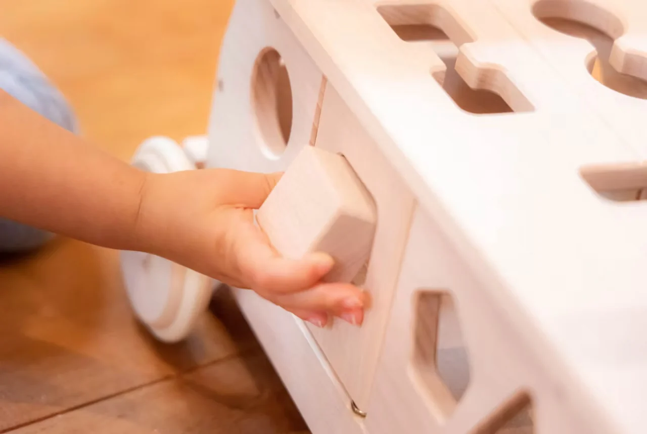 Tetetoys Wooden Puzzle Bus Rider & Walker - Image 4